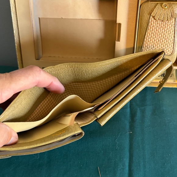 Lady Buxton Wallet and Key Holder Set - Picture 3 of 5